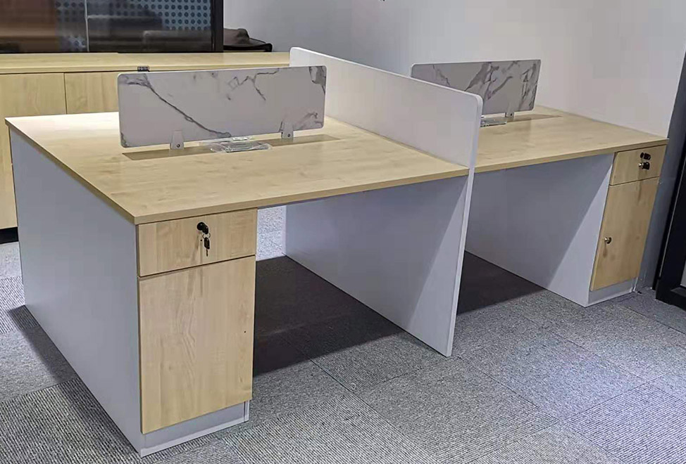 现代四人卡桌24米